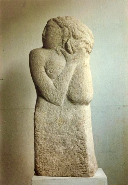 Standing woman — sandstone